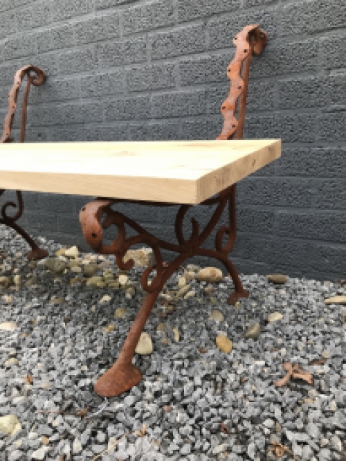 Satz loser Bankseitenteile, schwere Gusseisenstützen