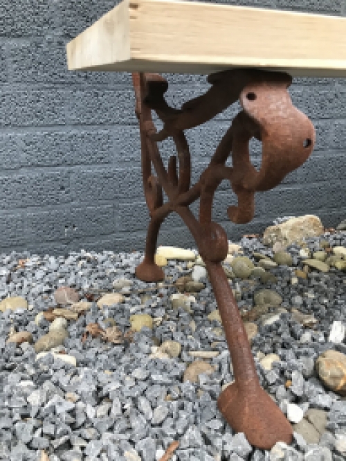 Satz loser Bankseitenteile, schwere Gusseisenstützen