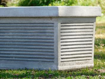 Klassischer Blumenkasten mit Linienrelief – 73 cm – Stein