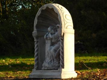 Klassische Kapelle mit ruhendem Engel – 65 cm – Grau/Weiß – Stein