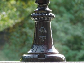 Classic Pedestal Post with Fleur-de-Lis - 53 cm - Black - Aluminum