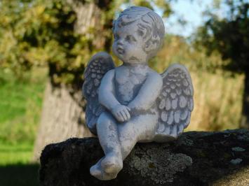 Kleine Zittende Engel - Steen - Engelbeeldje