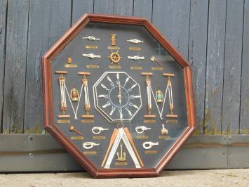 Maritime Wanddekoration mit Schiffsknoten und Uhr - 66 cm