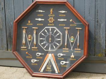 Maritime Wanddekoration mit Schiffsknoten und Uhr - 66 cm