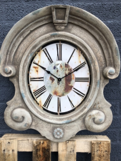 Wonderful hefty clock-clock-ox eye vintage raw model. Last one !!