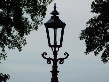 Sturdy Lamp Post - 320 cm - Cast Iron Menie Rough with Black Cap