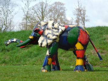 Elefant in Farbe – 110 x 210 cm – Handgefertigt und einzigartig