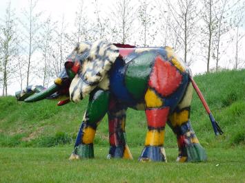 Elefant in Farbe – 110 x 210 cm – Handgefertigt und einzigartig