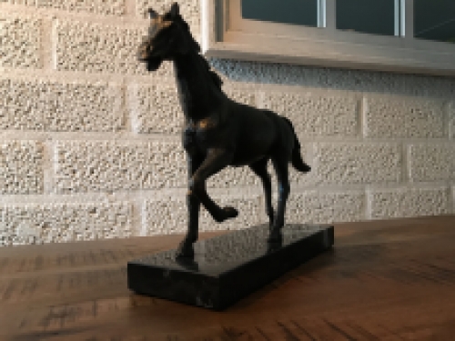 1 horse sculpture , solid cast iron, bronze -look, LAST ONE!!