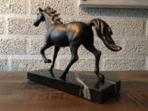 1 horse sculpture , solid cast iron, bronze -look, LAST ONE!!