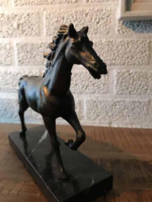 1 horse sculpture , solid cast iron, bronze -look, LAST ONE!!