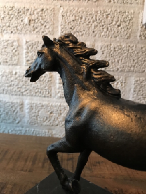 1 horse sculpture , solid cast iron, bronze -look, LAST ONE!!