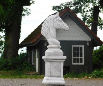 Horse head on pedestal - 83 cm - Stone