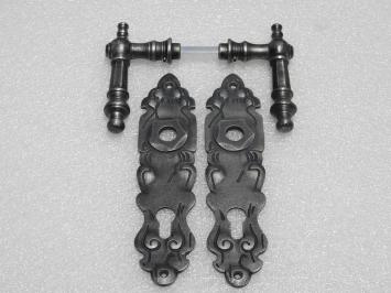 Set Deurbeslag - Klinken Victoria + Deurplaten Royale PC 92 - Gietijzer Verzinkt