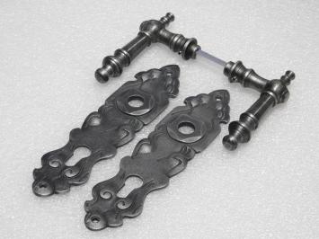 Set Deurbeslag - Klinken Victoria + Deurplaten Royale PC 92 - Gietijzer Verzinkt