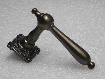 Klassisches Türgriffset mit Rosetten – Dunkel patiniertes Messing