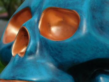 Skull XL – 60 x 65 cm – Blau mit Bronze – Polystone