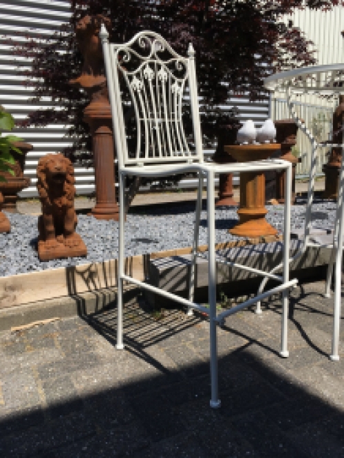 Tuinset, wit metaal, mooie set en van goede kwaliteit!