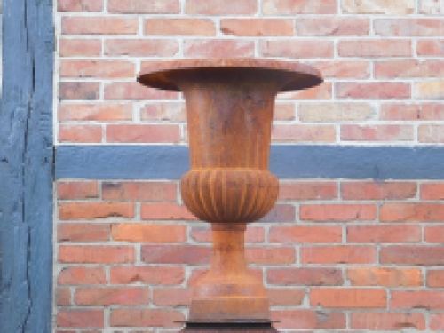 Gartenvase Gusseisen X - auf gusseisen fuss, sehr feines und schönes Design