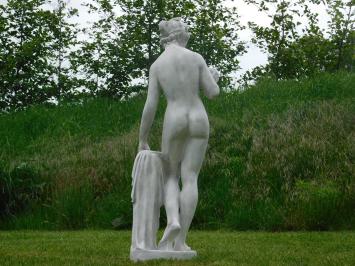 Skulptur „Frau mit Apfel“ – 115 cm – Polystone – Weiß mit Grau