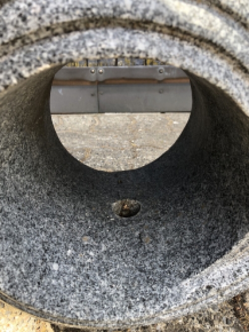 Granit-Kreuzkugel offen als Wasserlauf, Ornament, Stand, Teichornament, Wassertreppe., Letste!