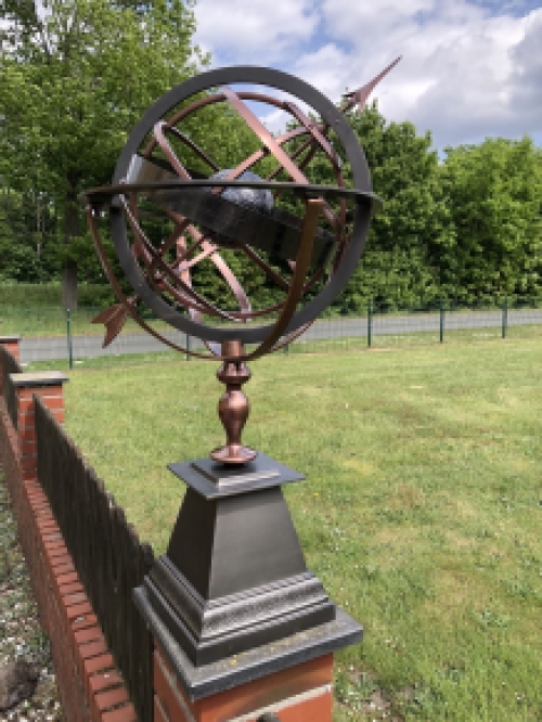 Sundial brass-copper-alu-large with earth as centre, on nice metal base, complete with signs and pointer, TOP! Last One in deno.